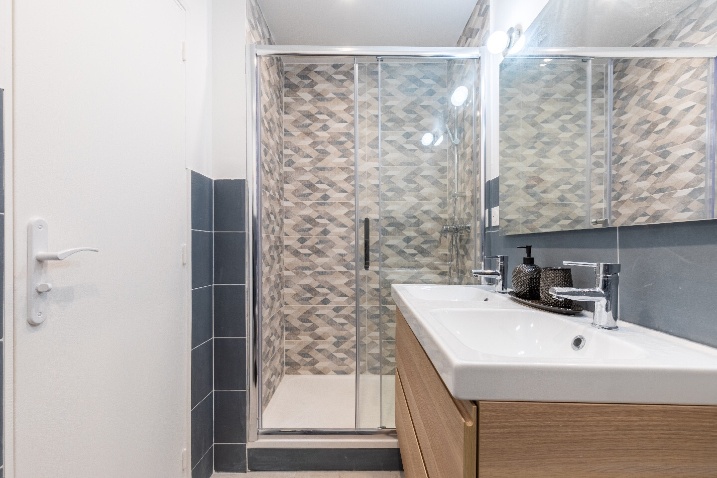 
                                                Colocation
                                                 Magnifique 6 pièces en colocation