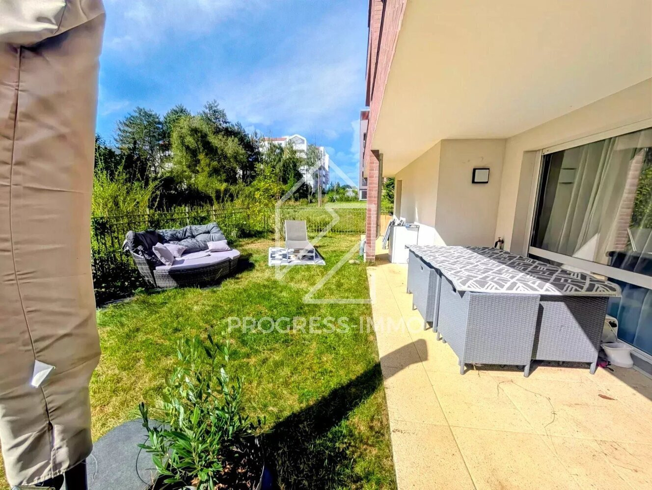 
                                                Vente
                                                 Magnifique appartement avec jardin Neuilly sur Marne