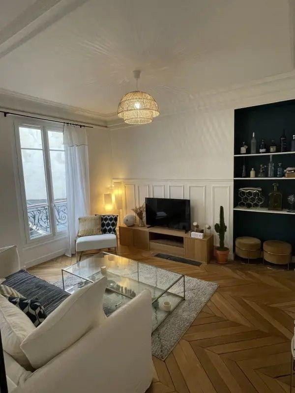 
                                                Location
                                                 Magnifique appartement, charme ancien, lumineux