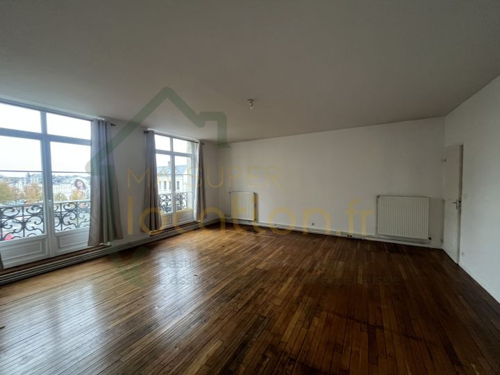 
                                                Location
                                                 Magnifique appartement de charme situé en HYPER-CENTRE de SAINT-QUENTIN