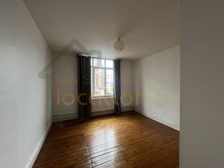 
                                                Location
                                                 Magnifique appartement de charme situé en HYPER-CENTRE de SAINT-QUENTIN