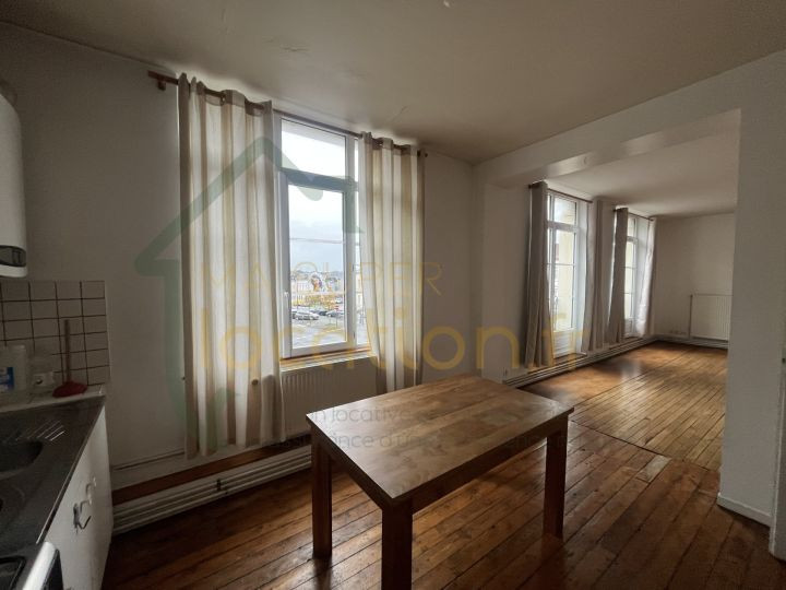 
                                                Location
                                                 Magnifique appartement de charme situé en HYPER-CENTRE de SAINT-QUENTIN