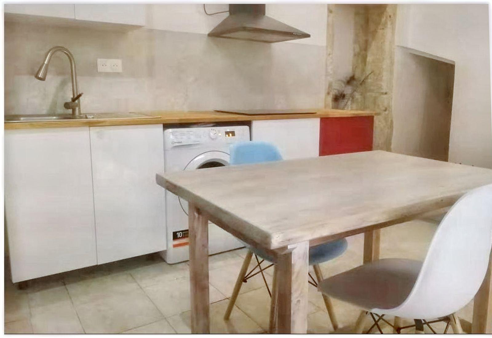 
                                                Location
                                                 Magnifique appartement F2 décoré avec goût