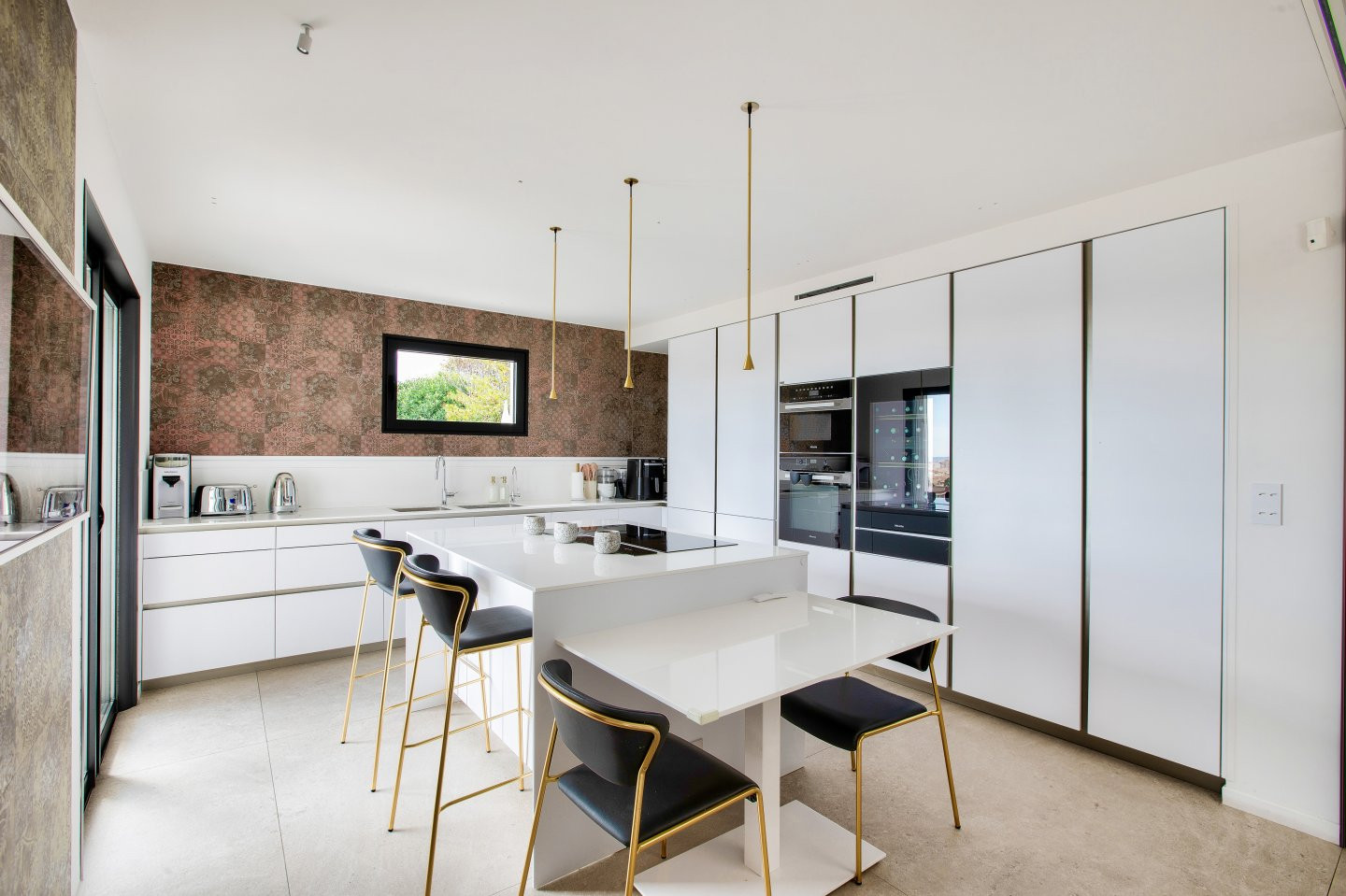 
                                                Vente
                                                 Magnifique appartement rénové avec jardin et vue mer panoramique