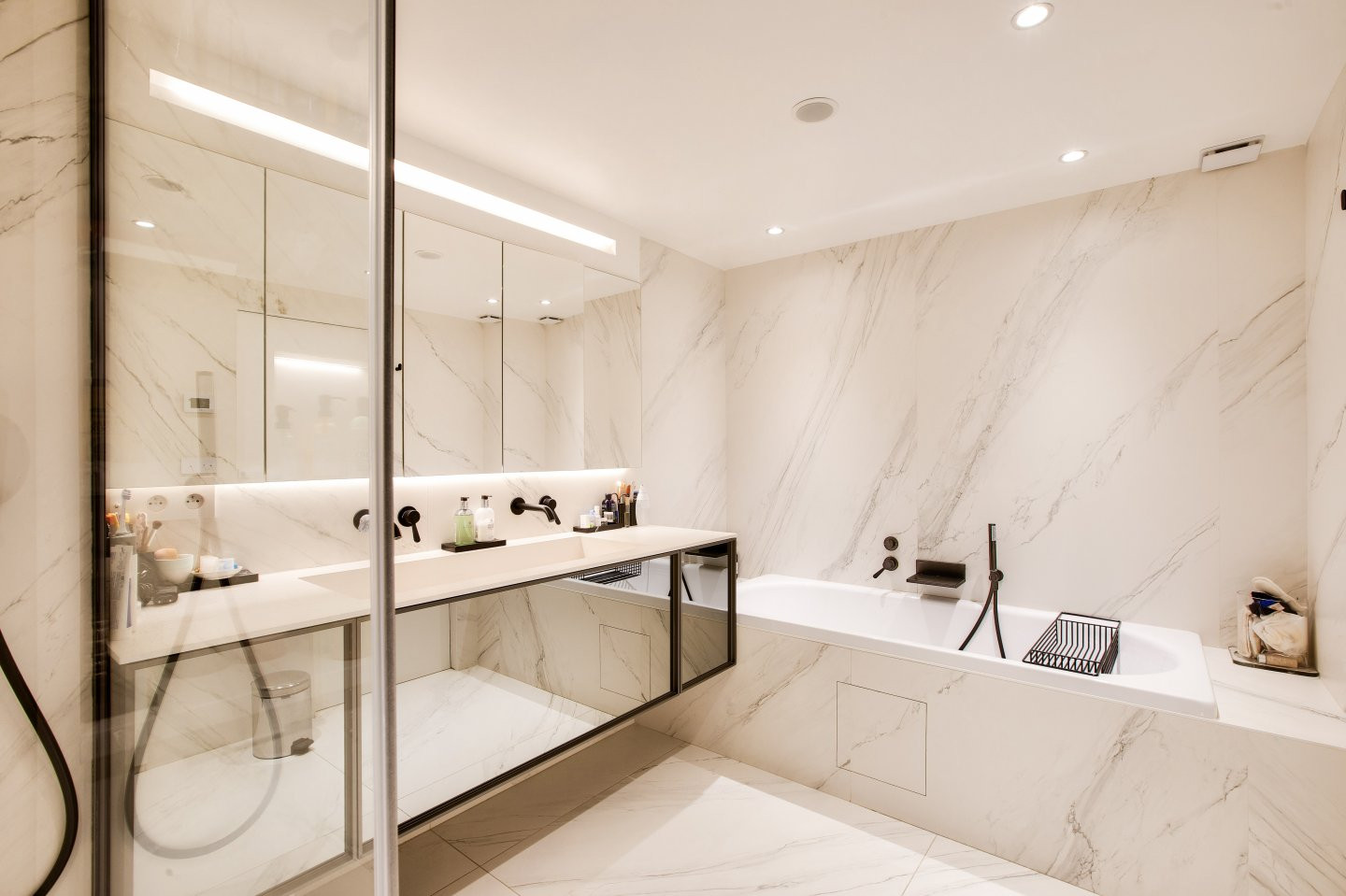 
                                                Vente
                                                 Magnifique appartement rénové avec jardin et vue mer panoramique