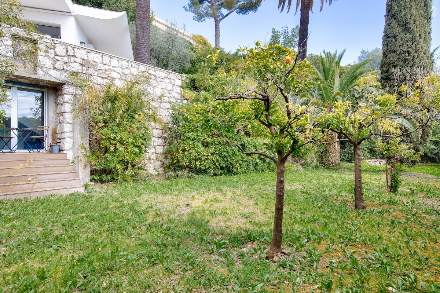 
                                                Vente
                                                 Magnifique appartement rénové avec jardin et vue mer panoramique