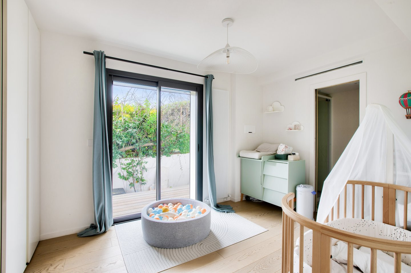 
                                                Vente
                                                 Magnifique appartement rénové jardin et vue mer