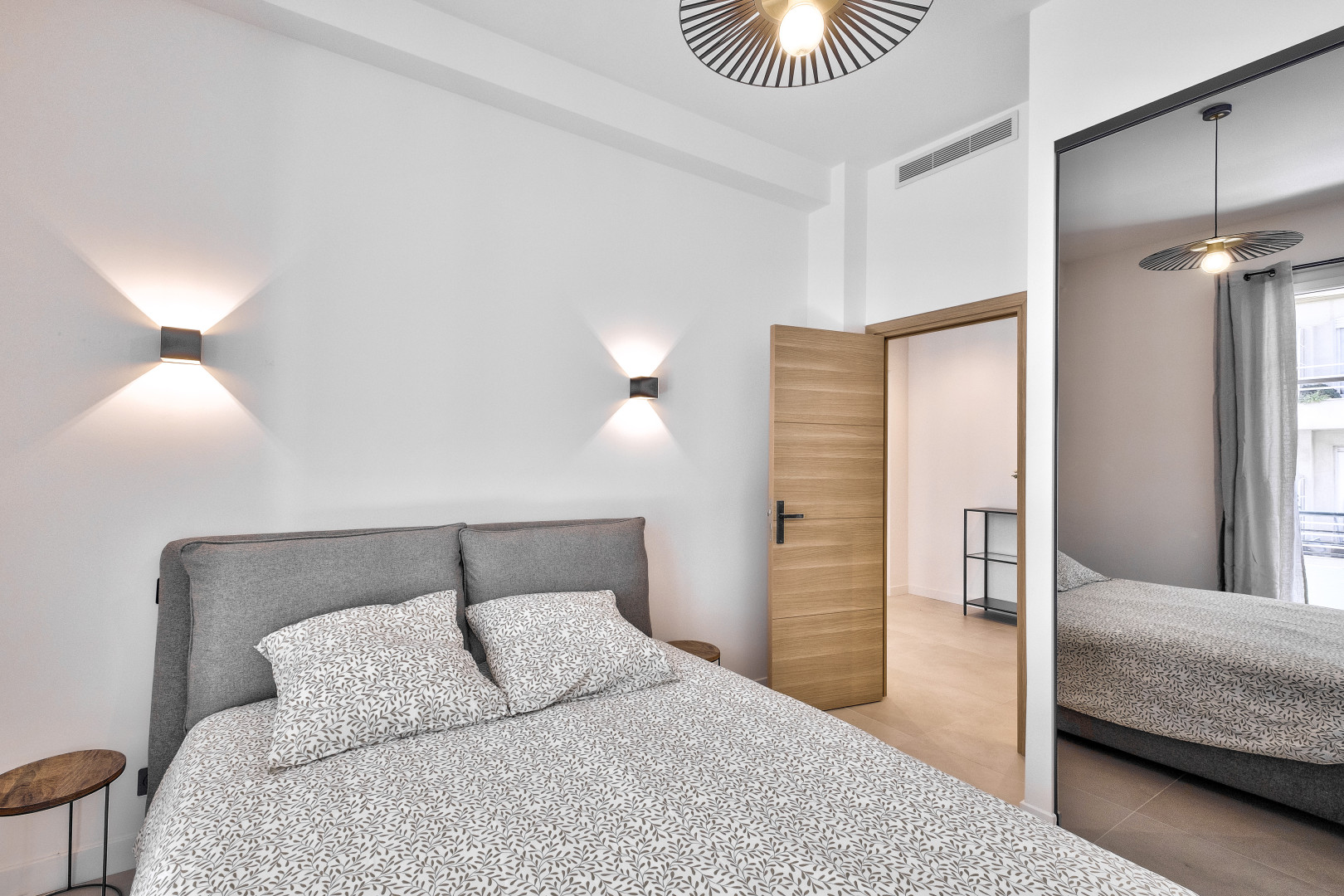 
                                                Location
                                                 Magnifique appartement rénové avec vue mer