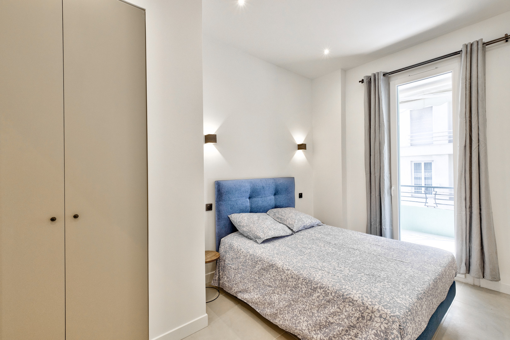 
                                                Location
                                                 Magnifique appartement rénové avec vue mer