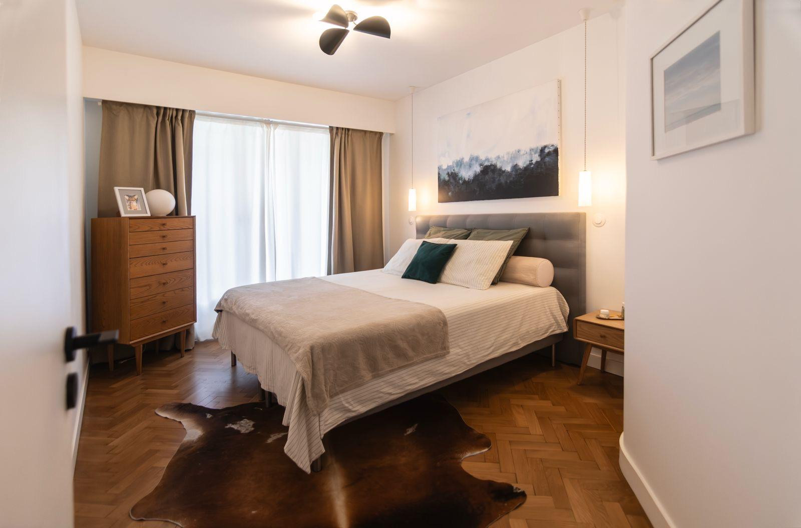 
                                                Vente
                                                 Magnifique appartement rénové par un architecte dans une résidence avec parc sécurisé