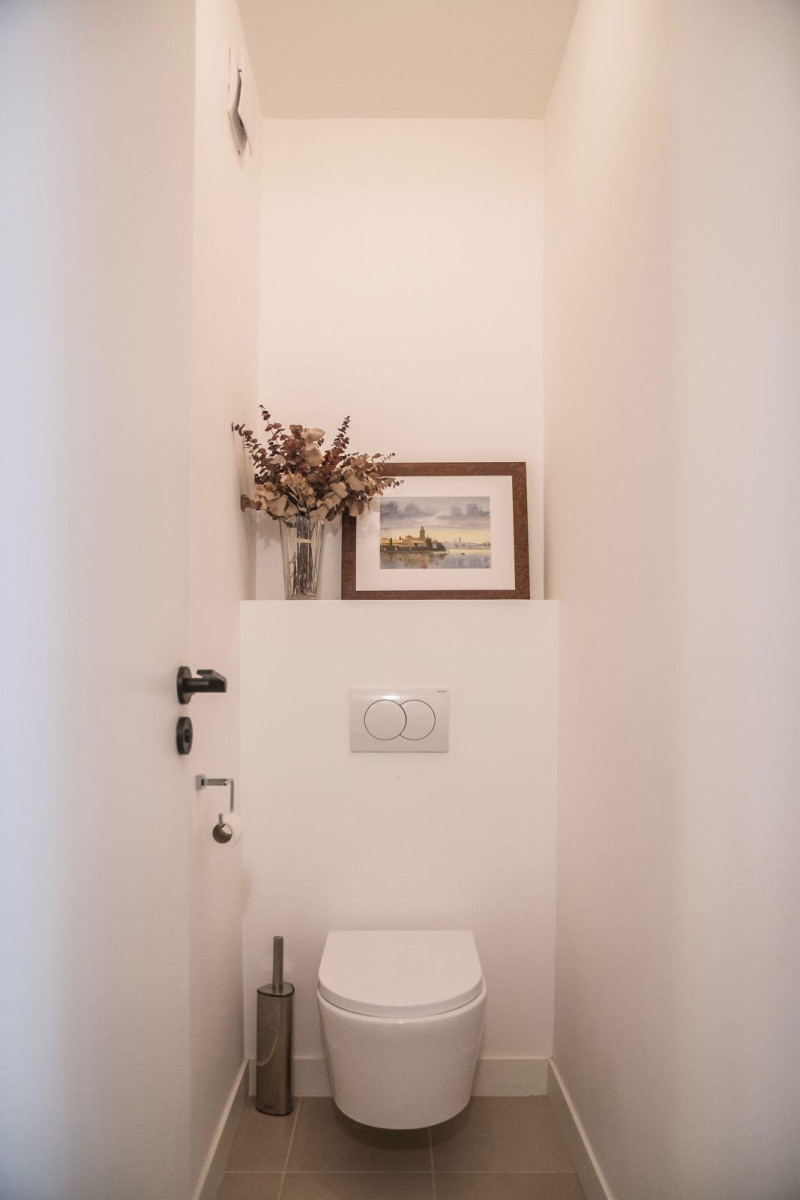 
                                                Vente
                                                 Magnifique appartement rénové par un architecte dans une résidence avec parc sécurisé