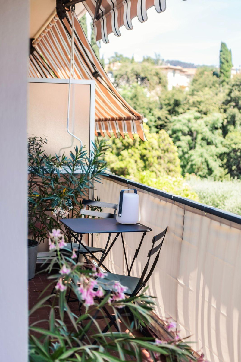 
                                                Vente
                                                 Magnifique appartement rénové par un architecte dans une résidence avec parc sécurisé