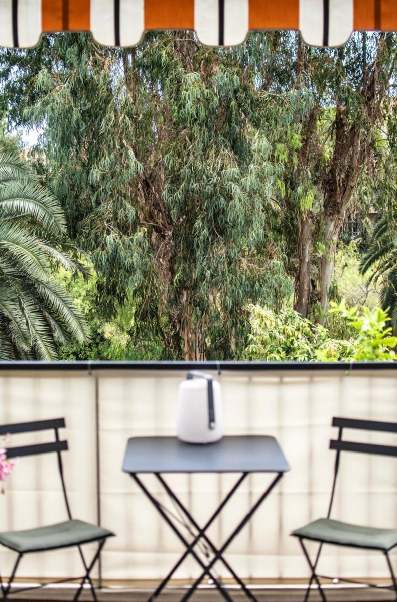 
                                                Vente
                                                 Magnifique appartement rénové par un architecte dans une résidence avec parc sécurisé