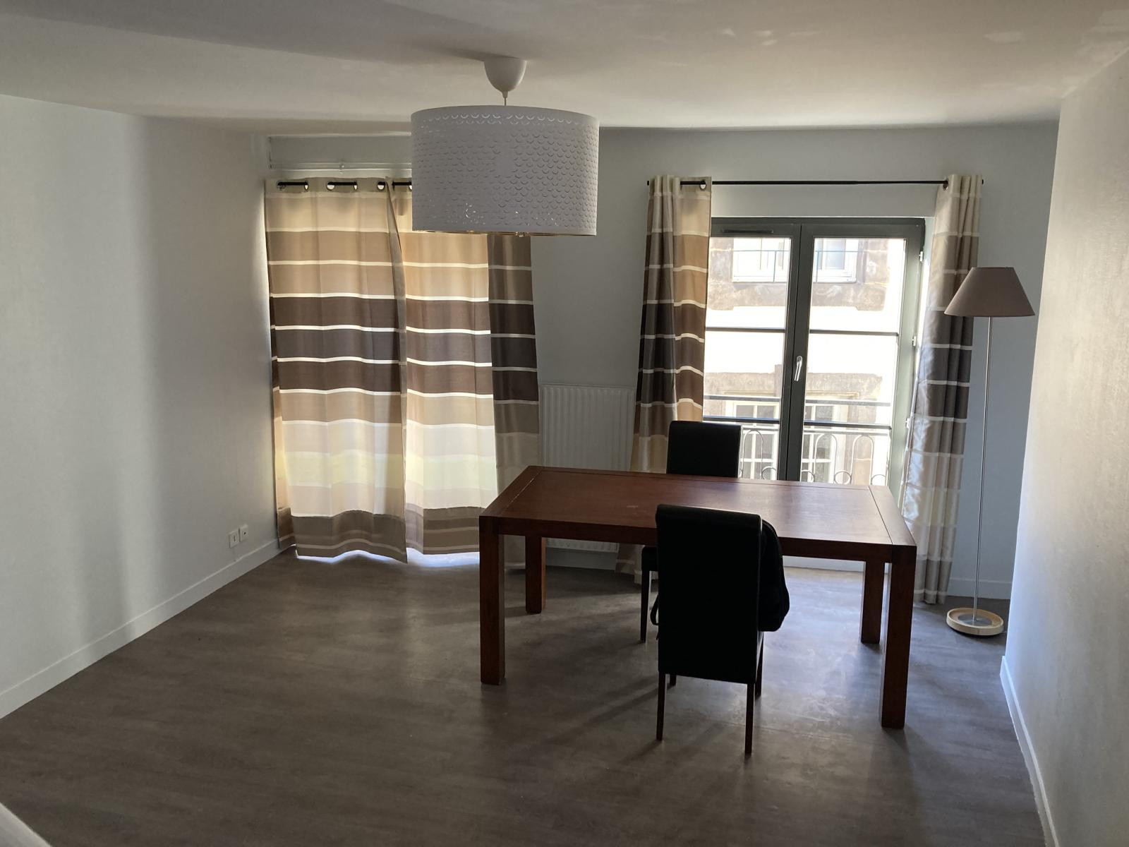 
                                                Location
                                                 Magnifique duplex meublé en centre ville