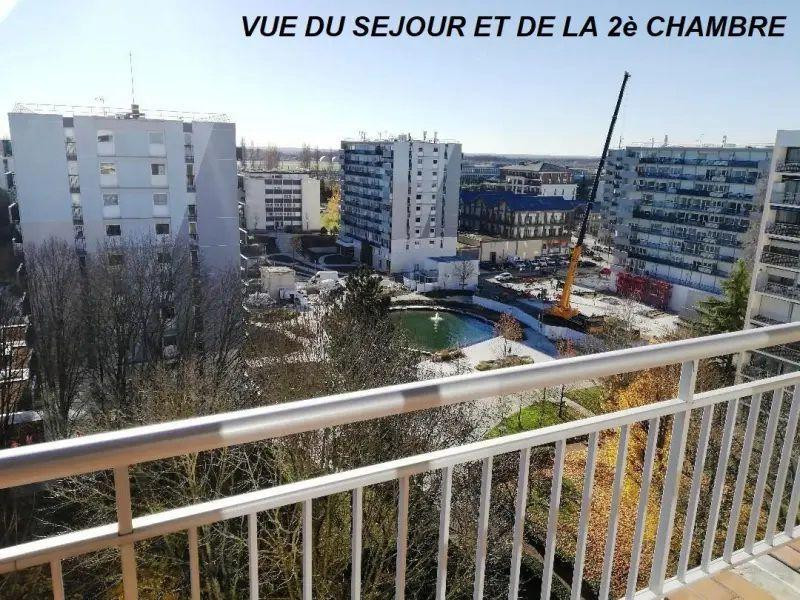 
                                                Location
                                                 Magnifique F3 : traversant, belle vue, orienté sud