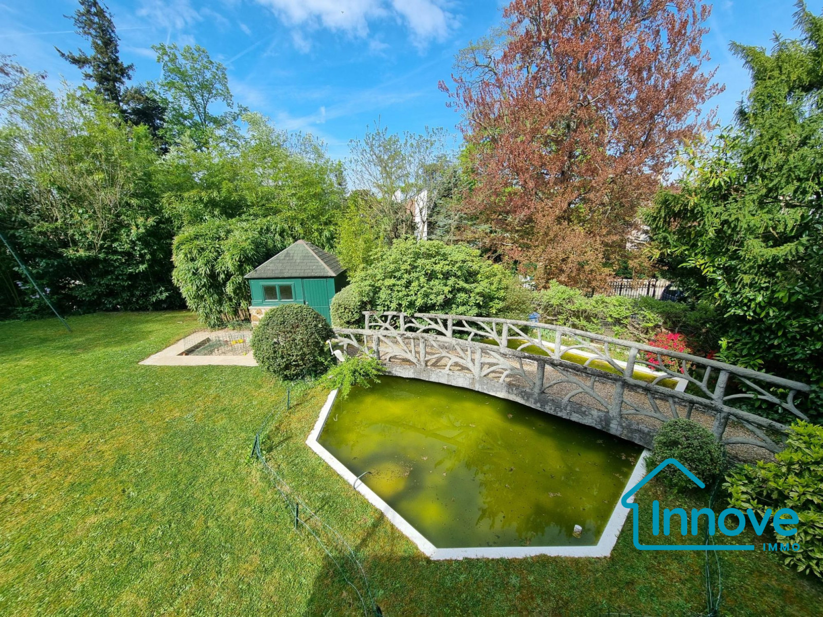 
                                                Vente
                                                 Magnifique Maison 10 pièces!