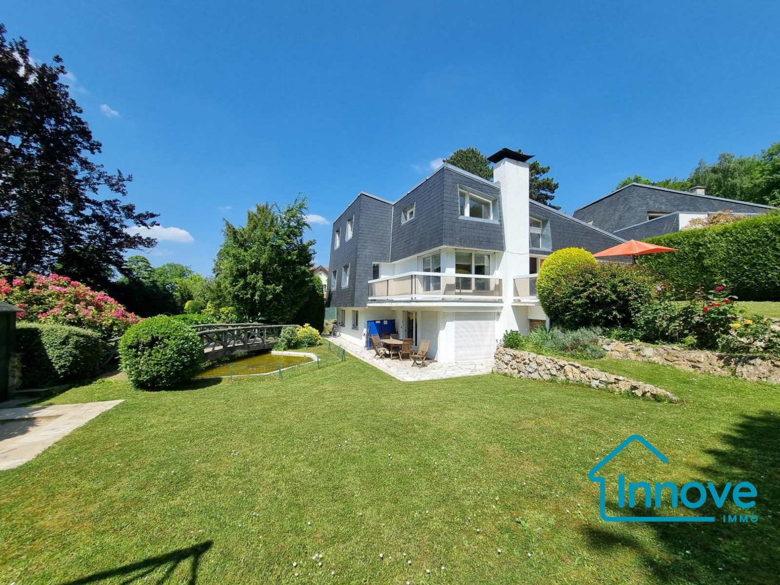 
                                                Vente
                                                 Magnifique Maison 10 pièces!