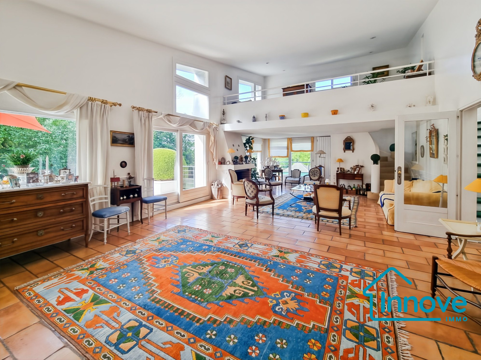 
                                                Vente
                                                 Magnifique Maison 10 pièces!