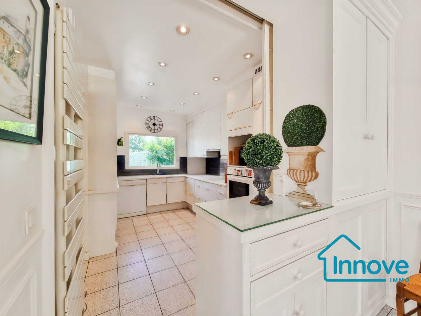 
                                                Vente
                                                 Magnifique Maison 10 pièces!