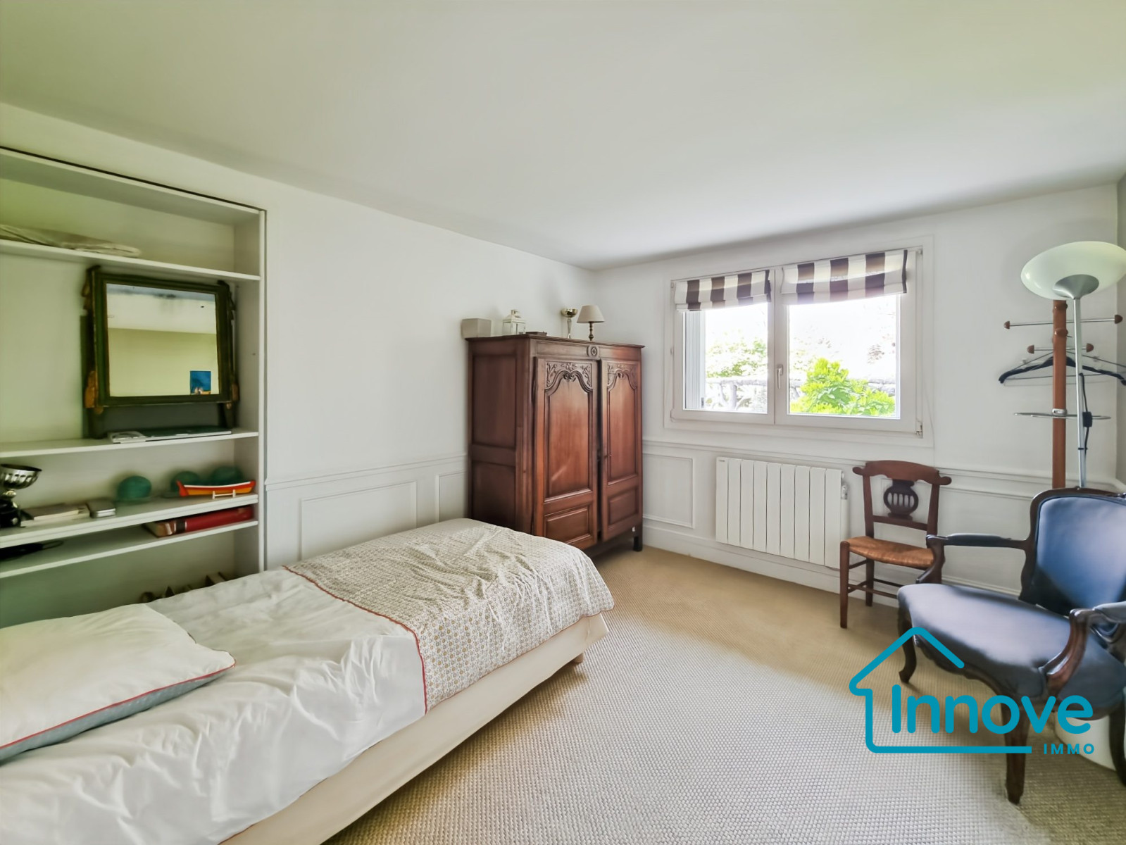 
                                                Vente
                                                 Magnifique Maison 10 pièces!