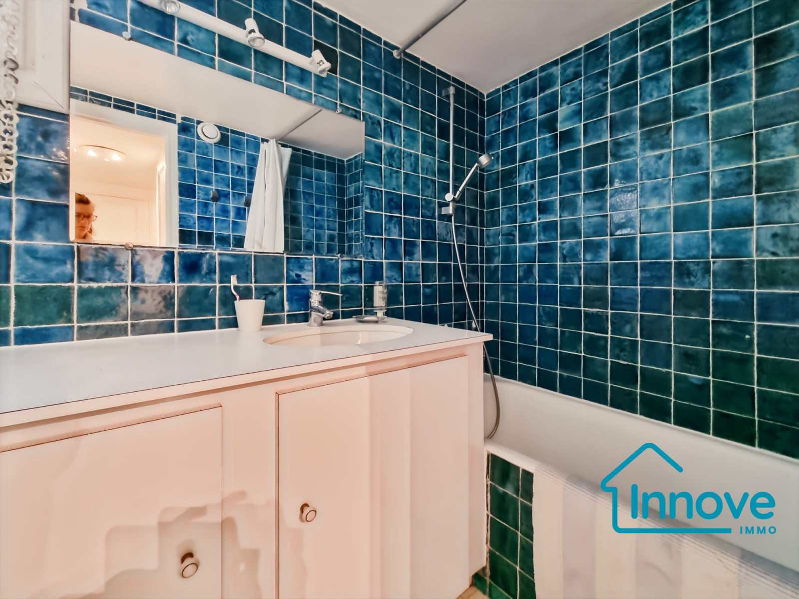 
                                                Vente
                                                 Magnifique Maison 10 pièces!