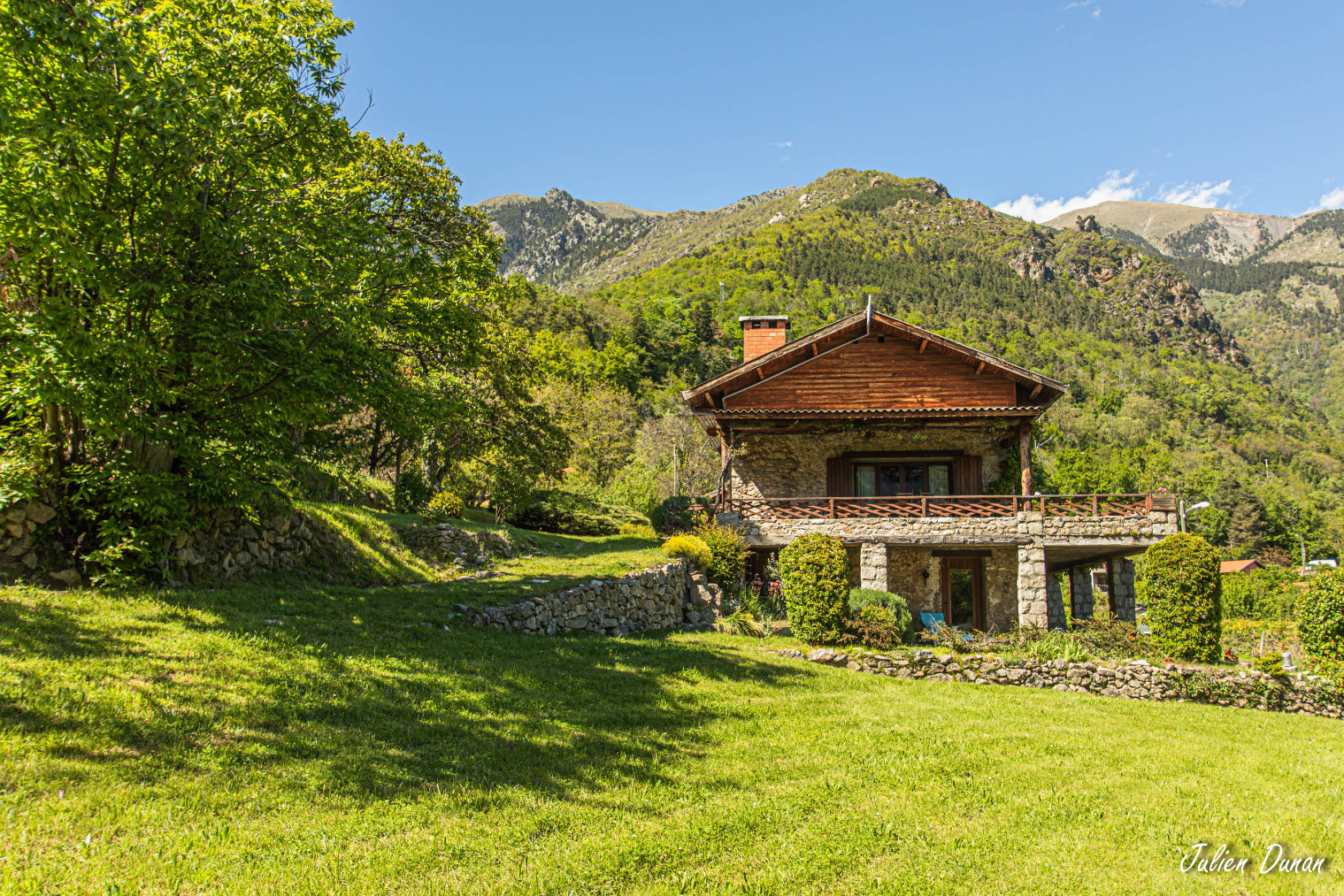 
                                                Vente
                                                 Magnifique maison - 2 gites plus un hectare