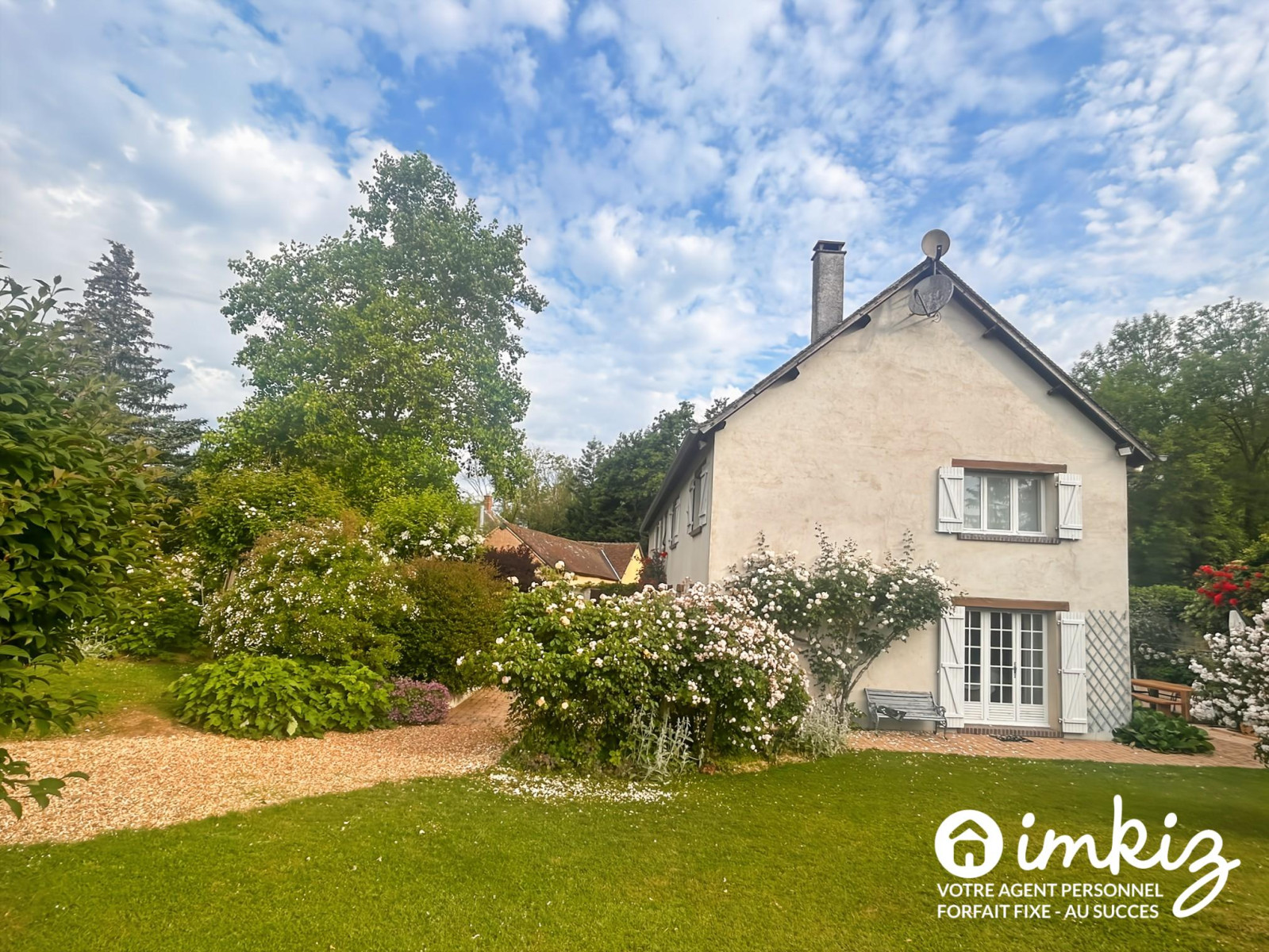 
                                                Vente
                                                 Magnifique maison familiale baignée de verdure