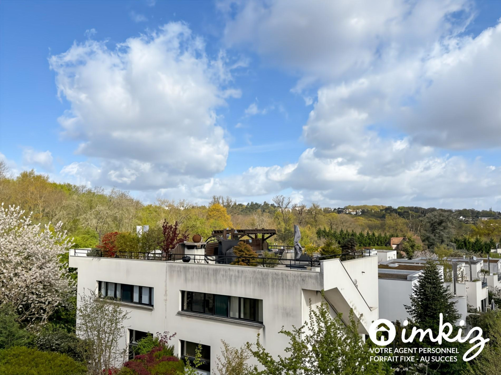
                                                Vente
                                                 Magnifique maison moderne 6 pièces avec roof top