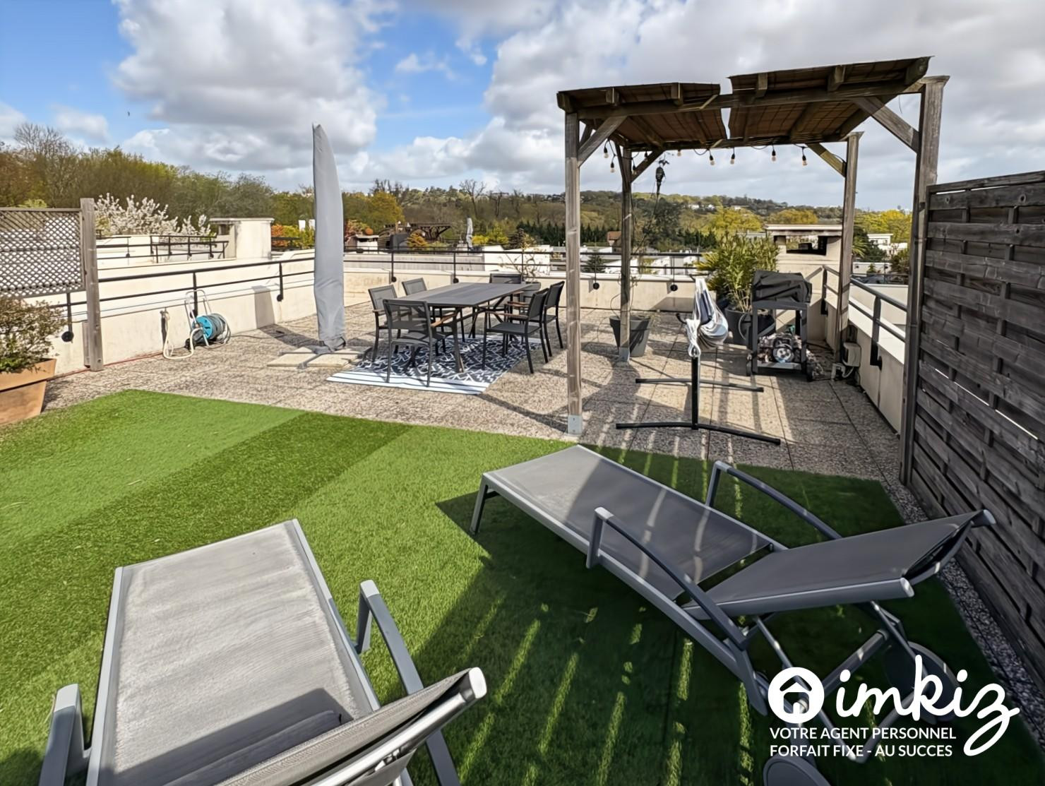 
                                                Vente
                                                 Magnifique maison moderne 6 pièces avec roof top