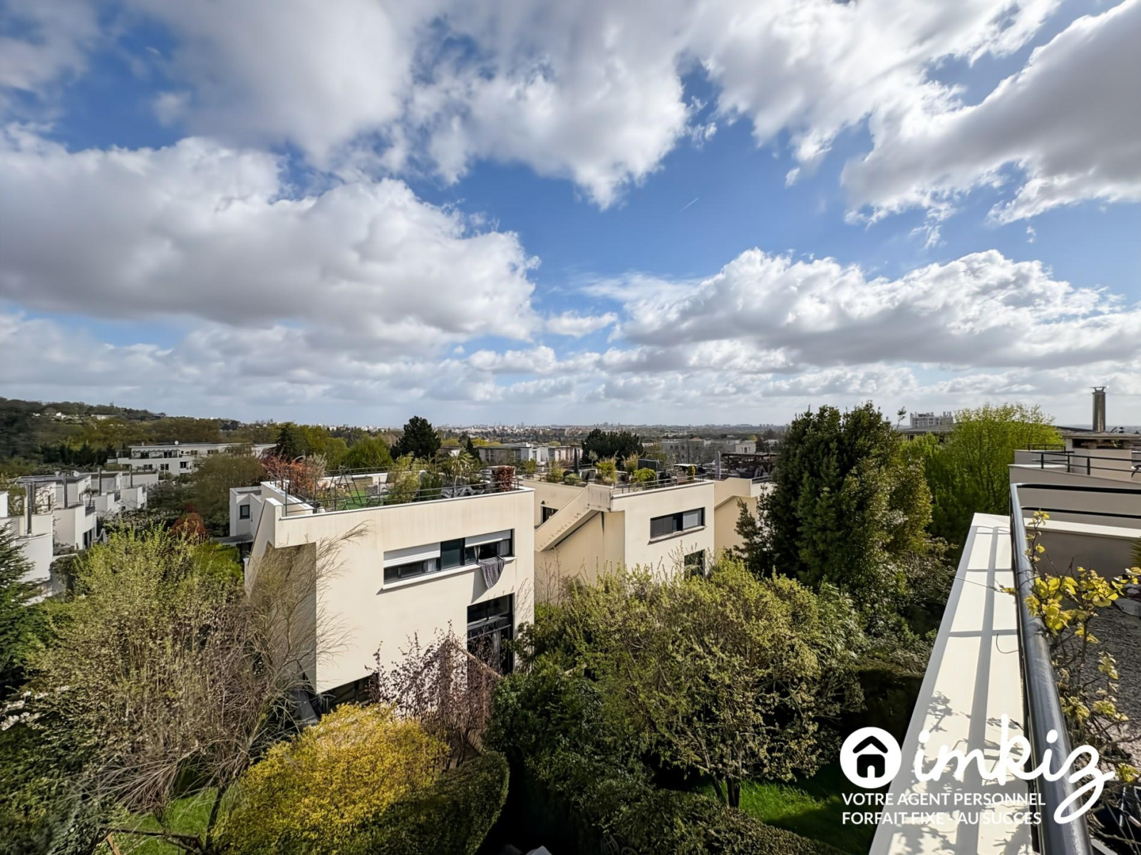 
                                                Vente
                                                 Magnifique maison moderne 6 pièces avec roof top