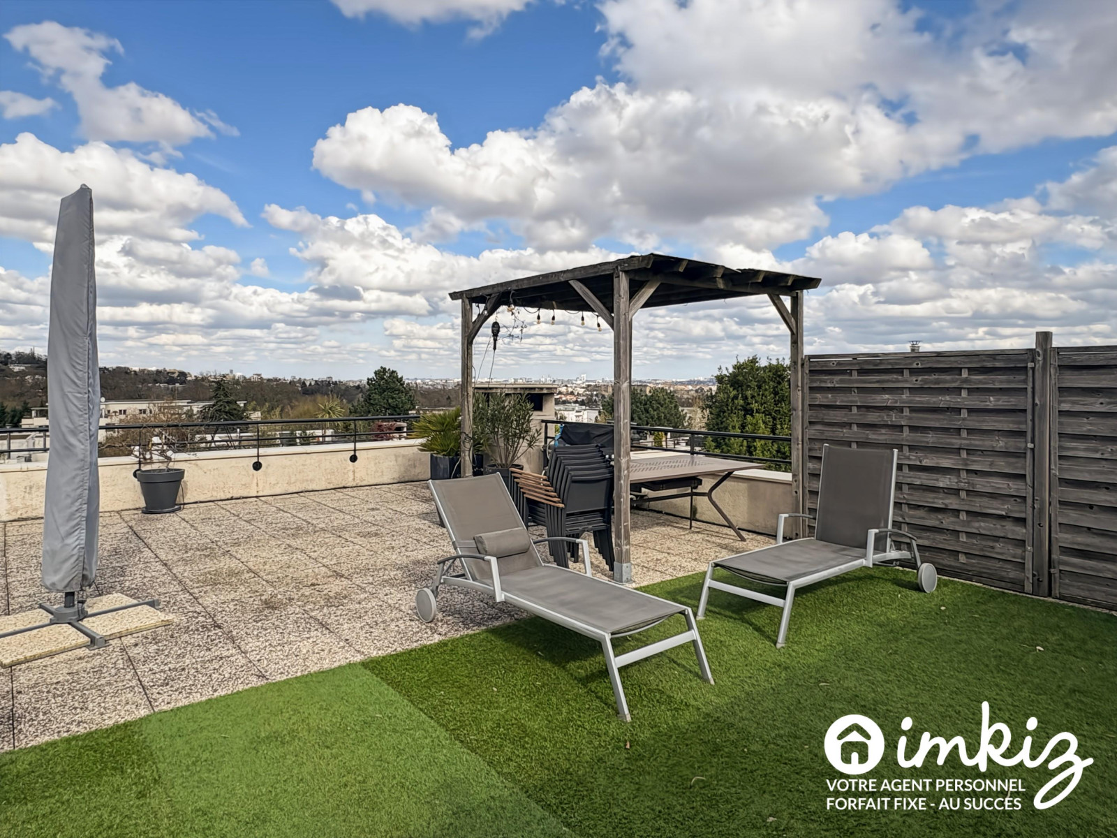 
                                                Vente
                                                 Magnifique maison moderne 6 pièces avec roof top