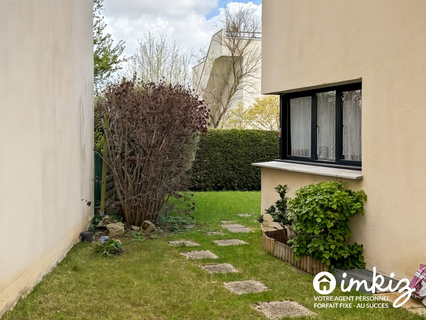 
                                                Vente
                                                 Magnifique maison moderne 6 pièces avec roof top
