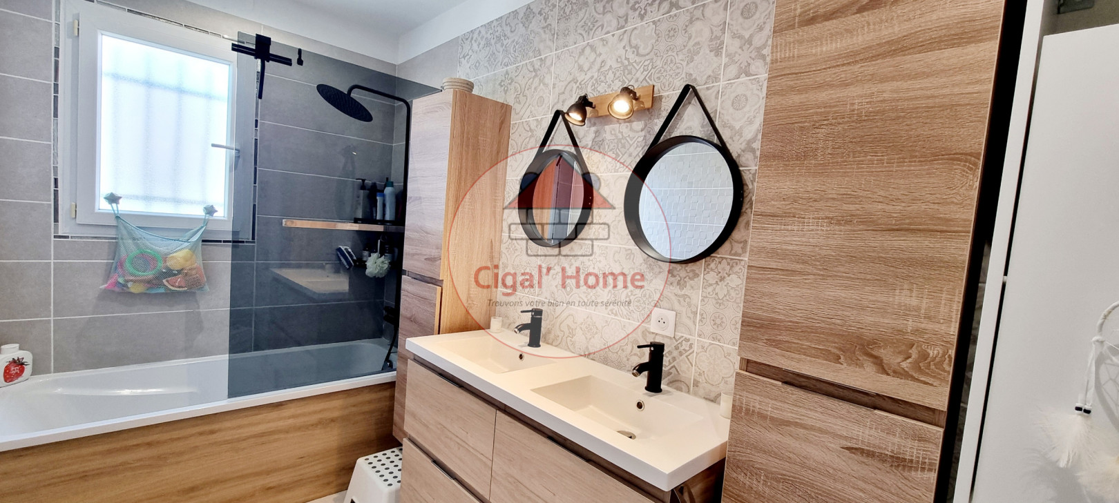 
                                                Vente
                                                 Magnifique Maison Moderne de Plain-Pied avec Piscine
