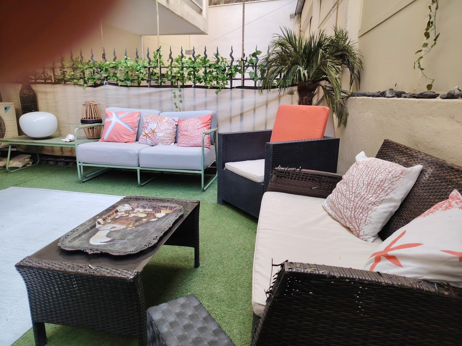 
                                                Location
                                                 MAGNIFIQUE, NICE, PLEIN CENTRE !!!