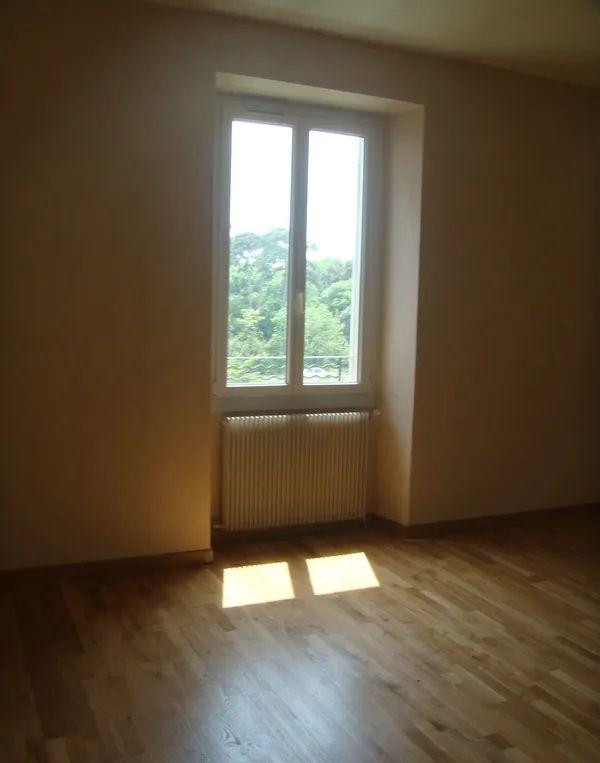 
                                                Location
                                                 Magnifique studio 35m2 +parking au calme Marseille