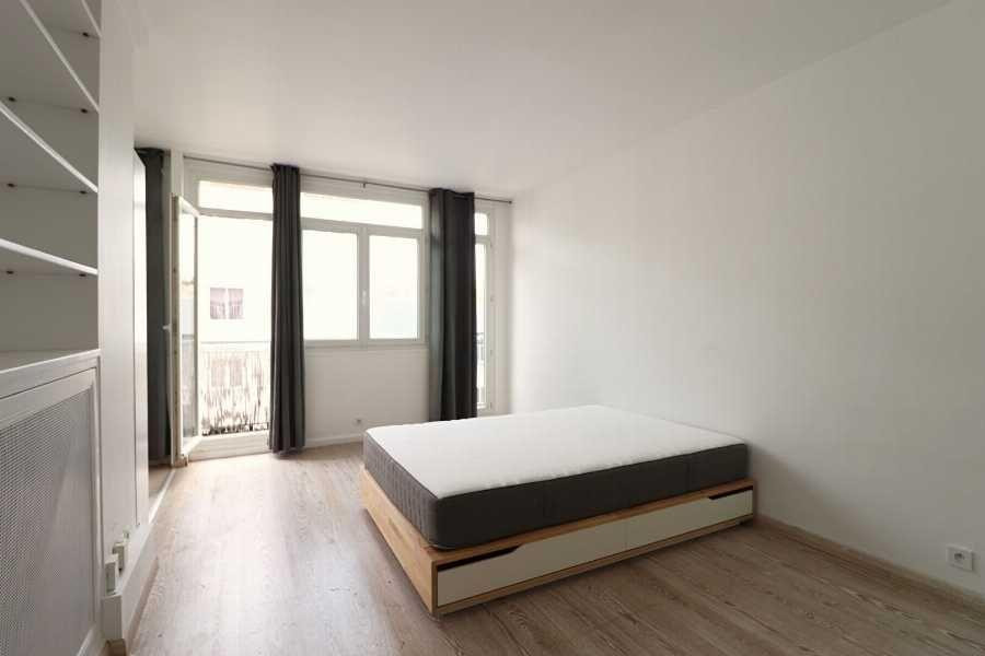 
                                                Location
                                                 Magnifique studio avec balcon