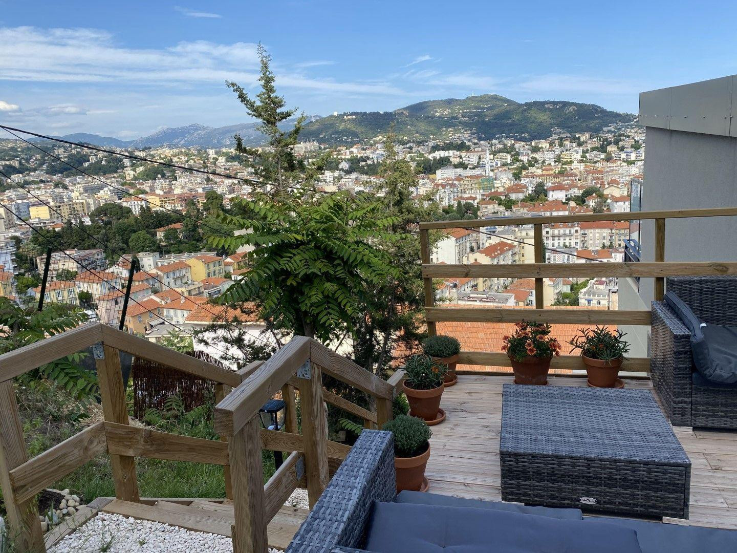 
                                                Location
                                                 Magnifique studio meublé avec vue 35m2 à Nice