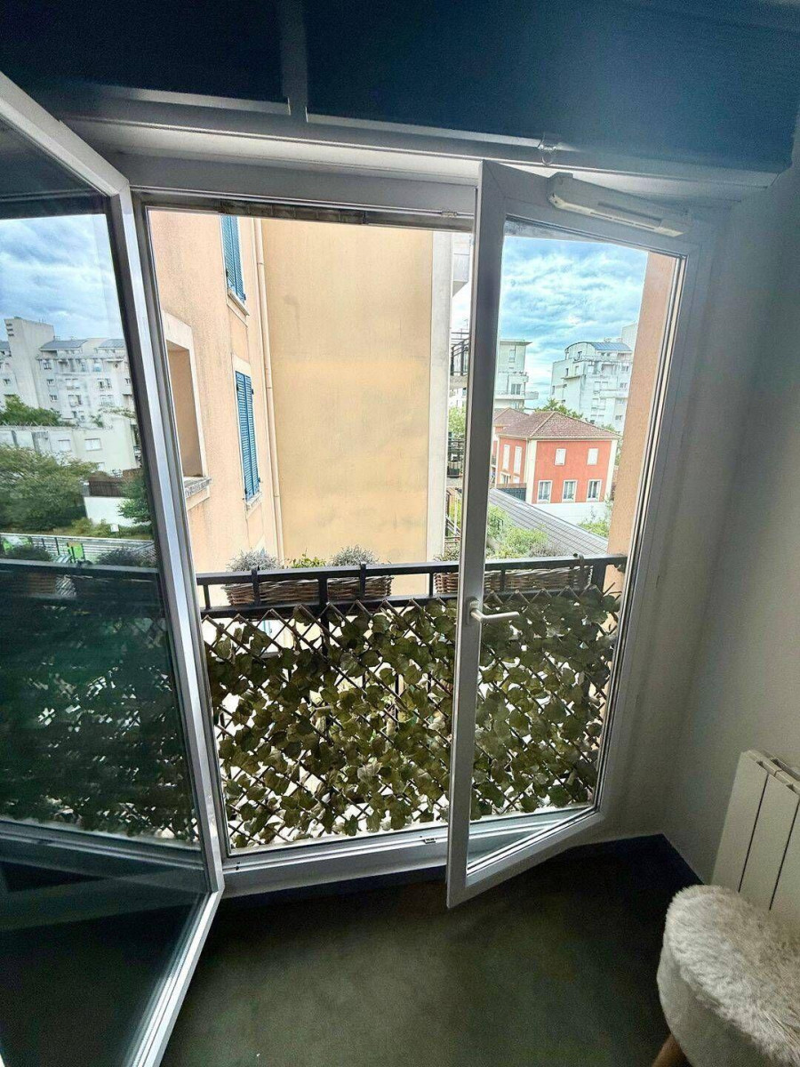 
                                                Location
                                                 Magnifique studio meublé – Bord de Seine