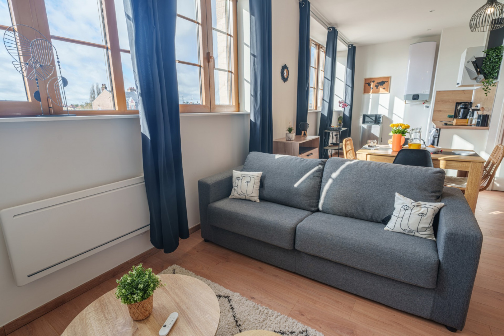 
                                                Location
                                                 Magnifique studio meublé en HYPER-CENTRE de SAINT-QUENTIN