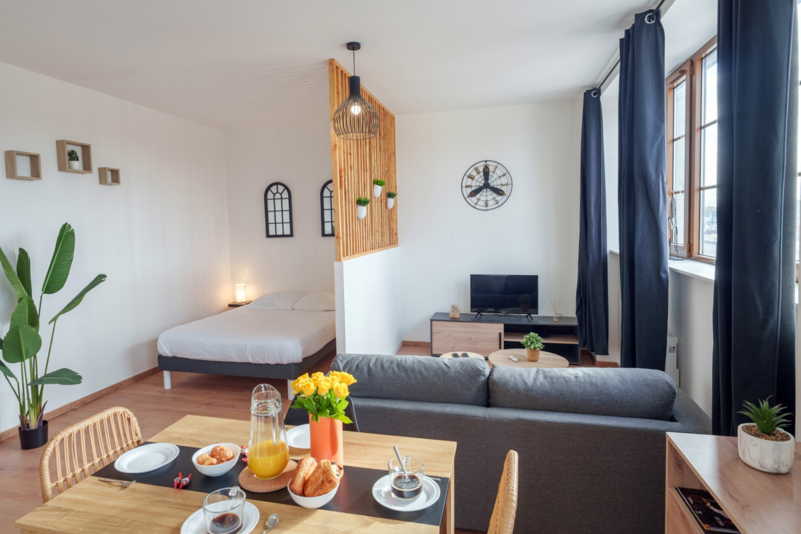 
                                                Location
                                                 Magnifique studio meublé en HYPER-CENTRE de SAINT-QUENTIN