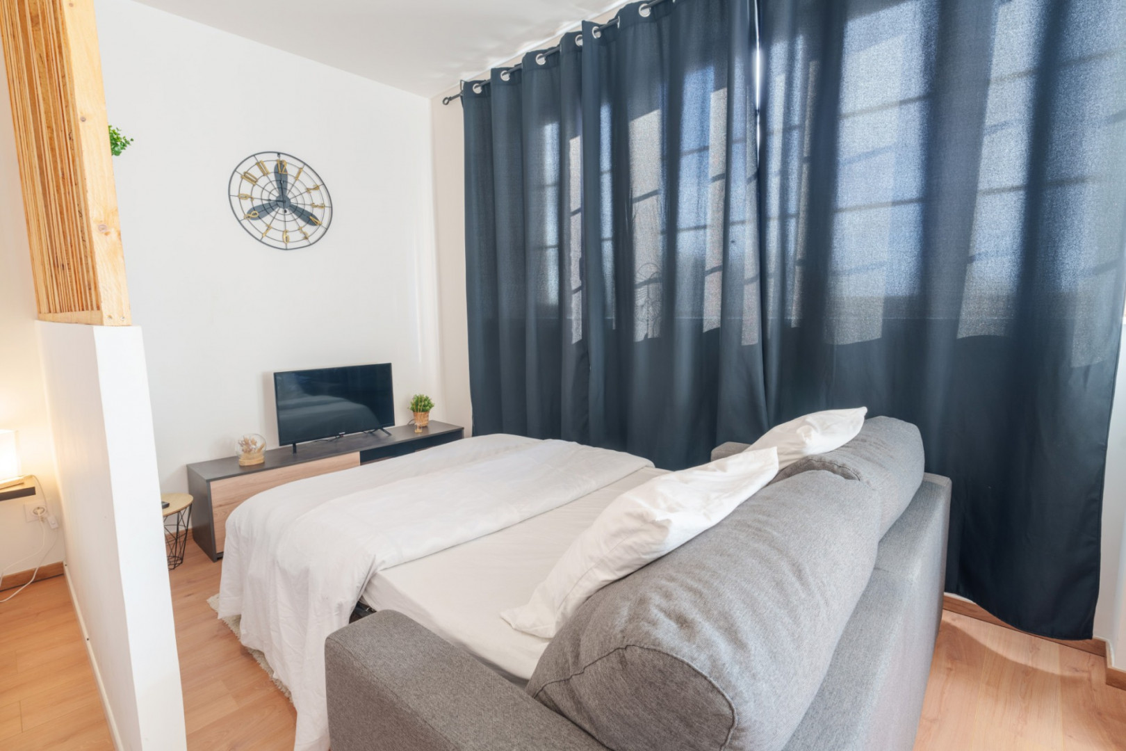 
                                                Location
                                                 Magnifique studio meublé en HYPER-CENTRE de SAINT-QUENTIN