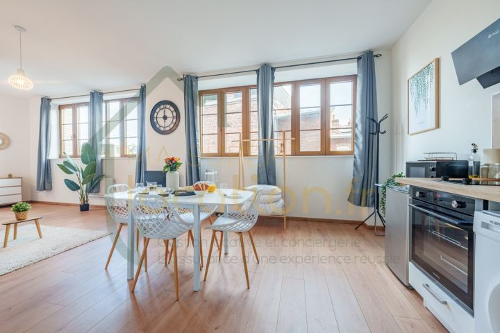 
                                                Location
                                                 Magnifique studio meublé en HYPER-CENTRE de SAINT-QUENTIN