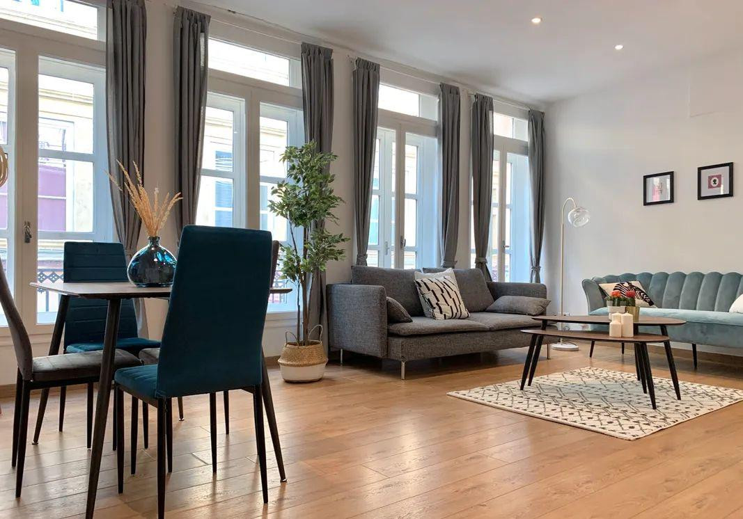
                                                Location
                                                 Magnifique T2 67m² meublé équipé à Lyon presqu'ile