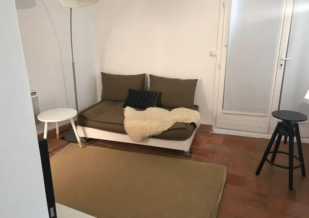 
                                                Location
                                                 Magnifique T2 meublé 35m2 terrasse au centre d'Aix