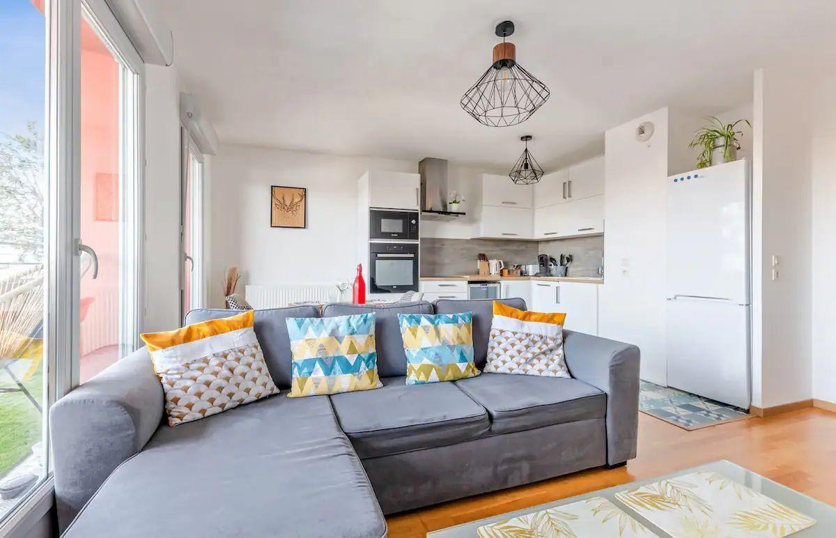 
                                                Location
                                                 Magnifique T2 meublé 51m² en Toit Terrasse