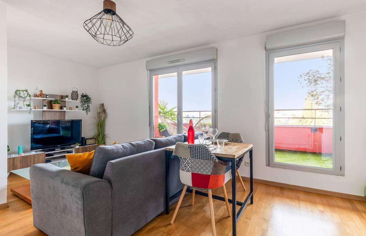 
                                                Location
                                                 Magnifique T2 meublé 51m² en Toit Terrasse