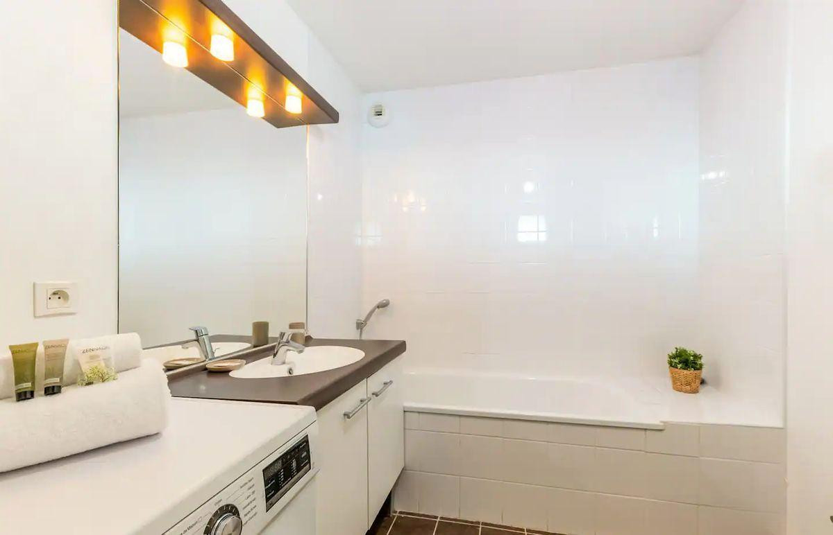 
                                                Location
                                                 Magnifique T2 meublé 51m² en Toit Terrasse