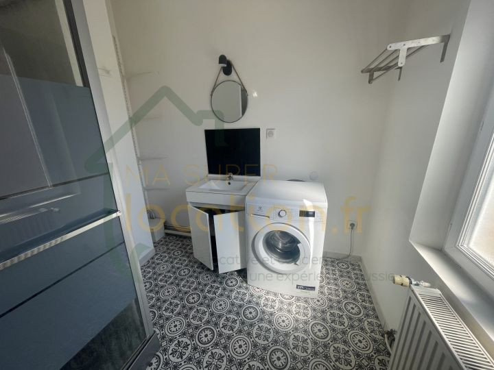 
                                                Location
                                                 MAGNIFIQUE T2 MEUBLE PROCHE GARE