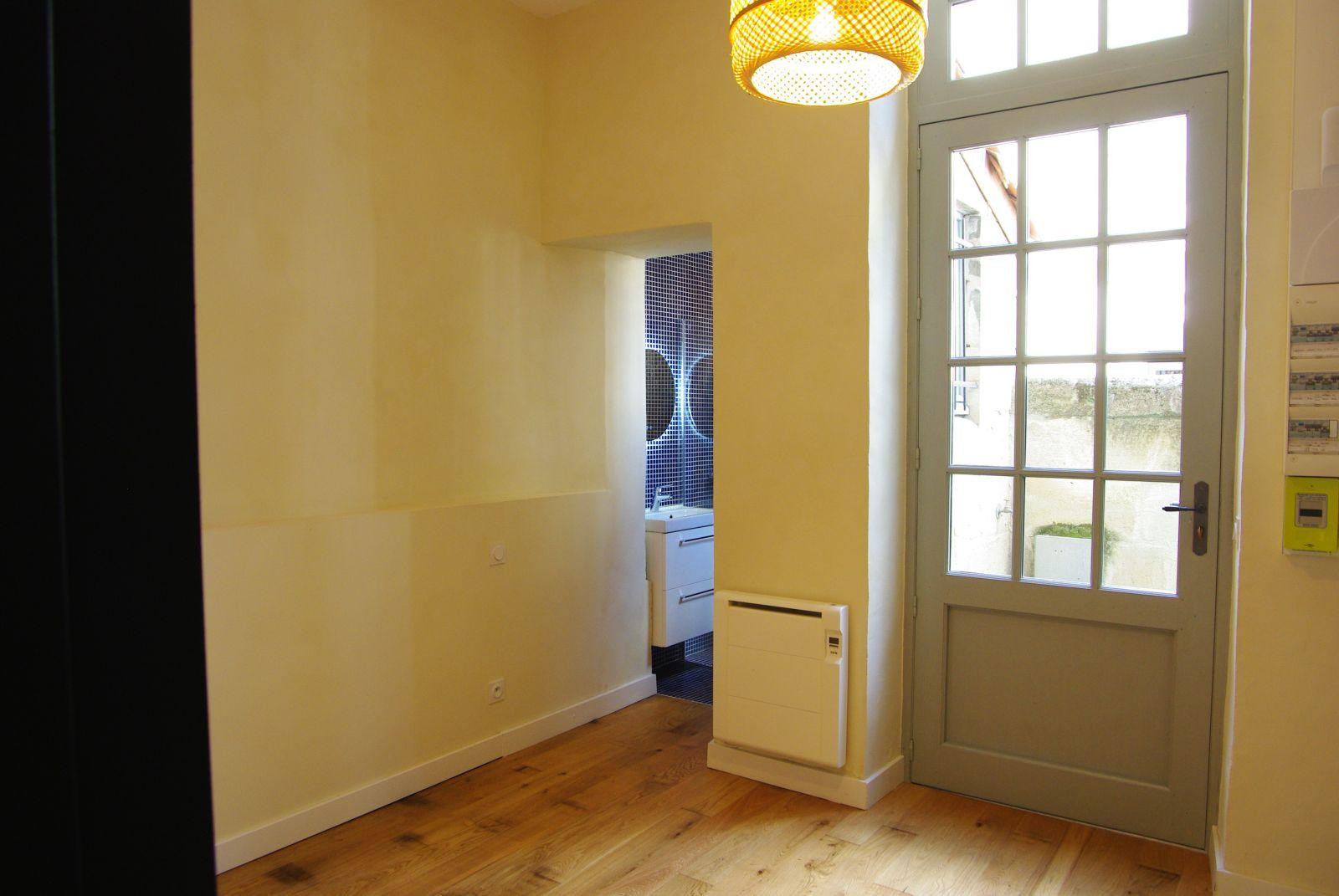 
                                                Location
                                                 Magnifique T2 traversant de 41m2 Bastide Libourne