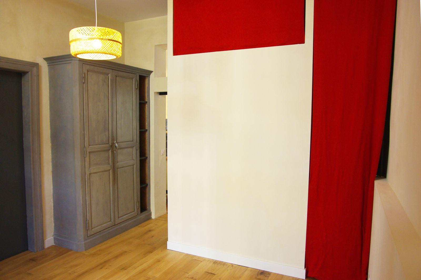 
                                                Location
                                                 Magnifique T2 traversant de 41m2 Bastide Libourne